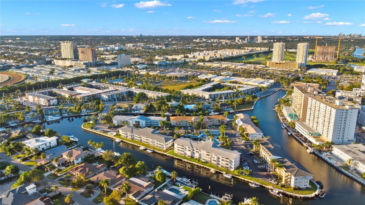 455 Paradise Isle Blvd, Unit 402, Hallandale Beach, FL 33009 Photo