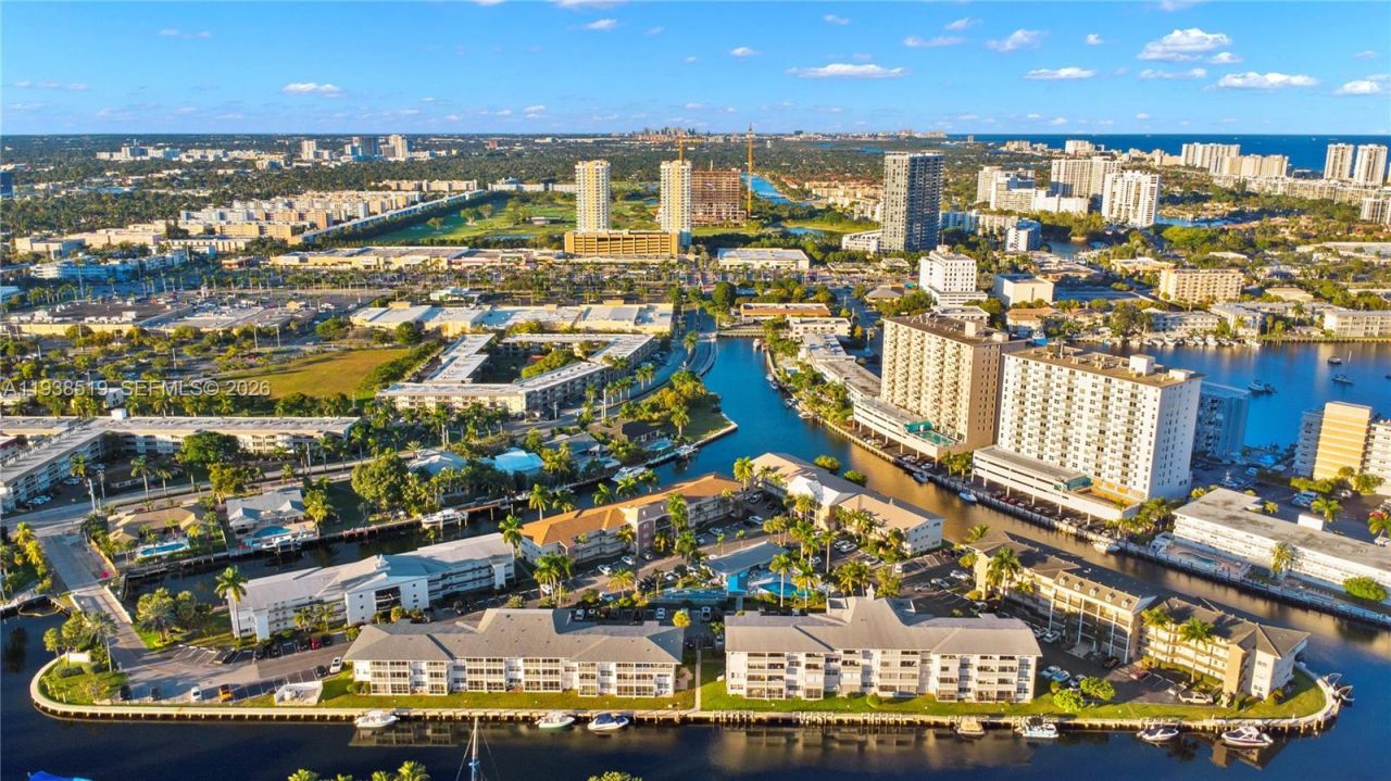 455 Paradise Isle Blvd, Unit 402, Hallandale Beach, FL 33009 Photo