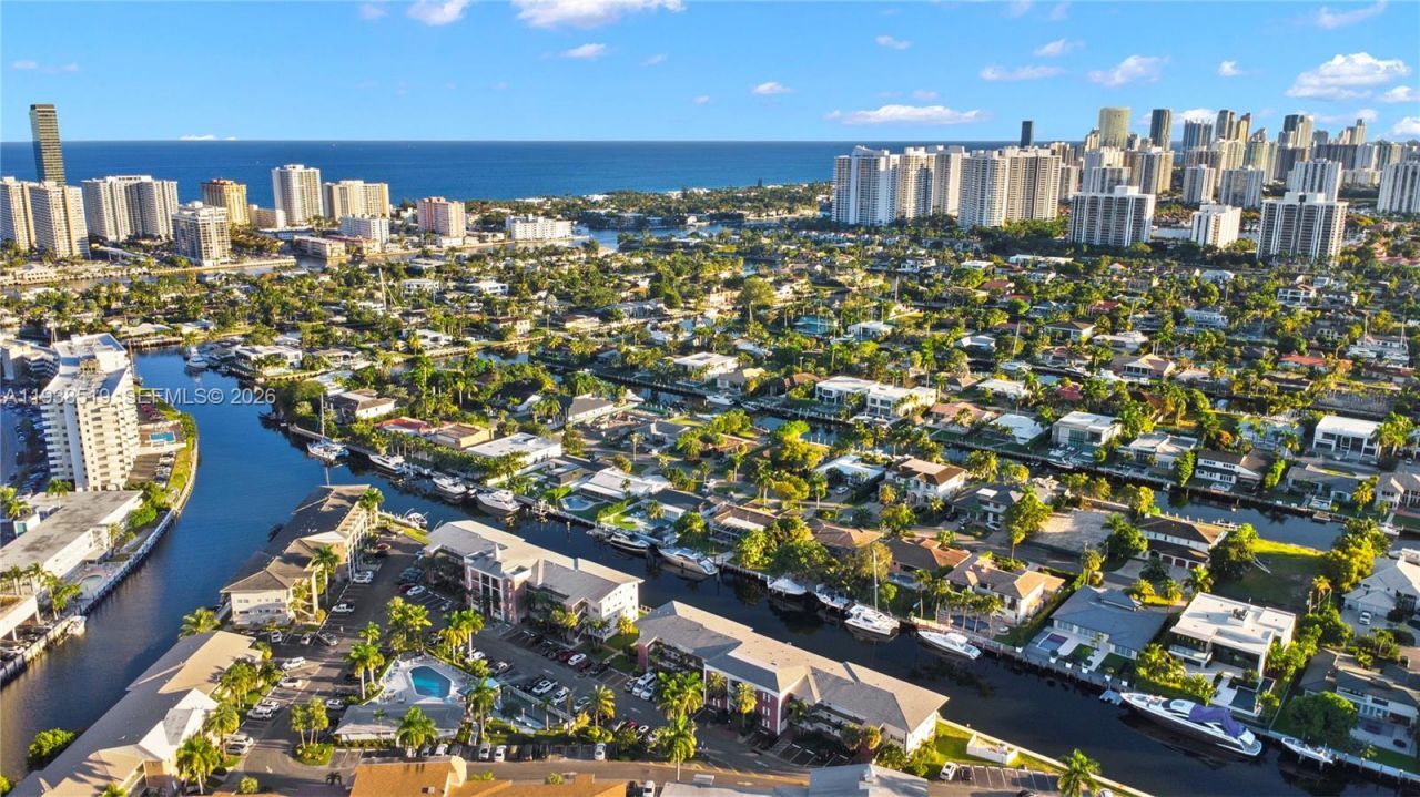 455 Paradise Isle Blvd, Unit 402, Hallandale Beach, FL 33009 Photo