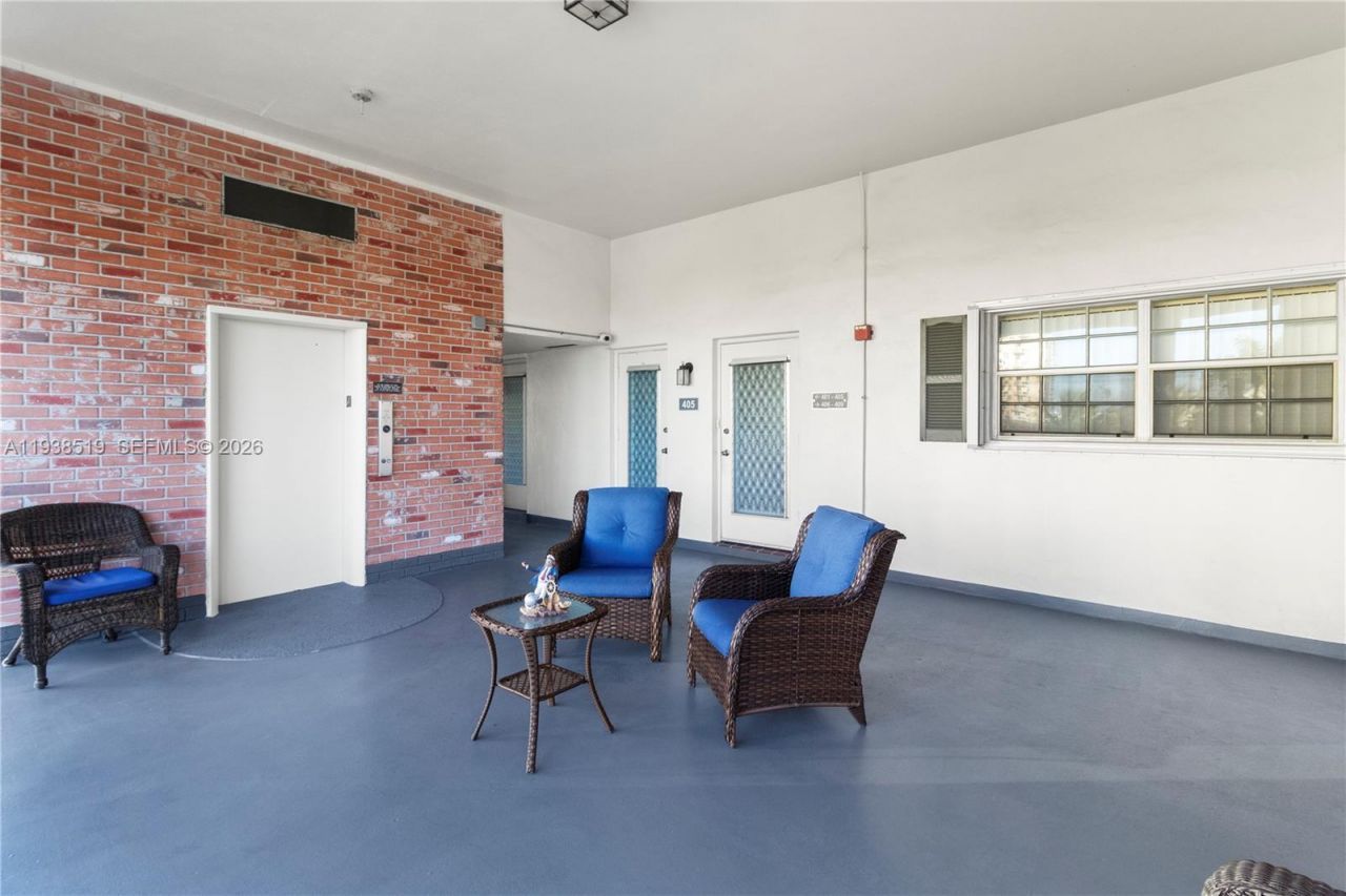 455 Paradise Isle Blvd, Unit 402, Hallandale Beach, FL 33009 Photo