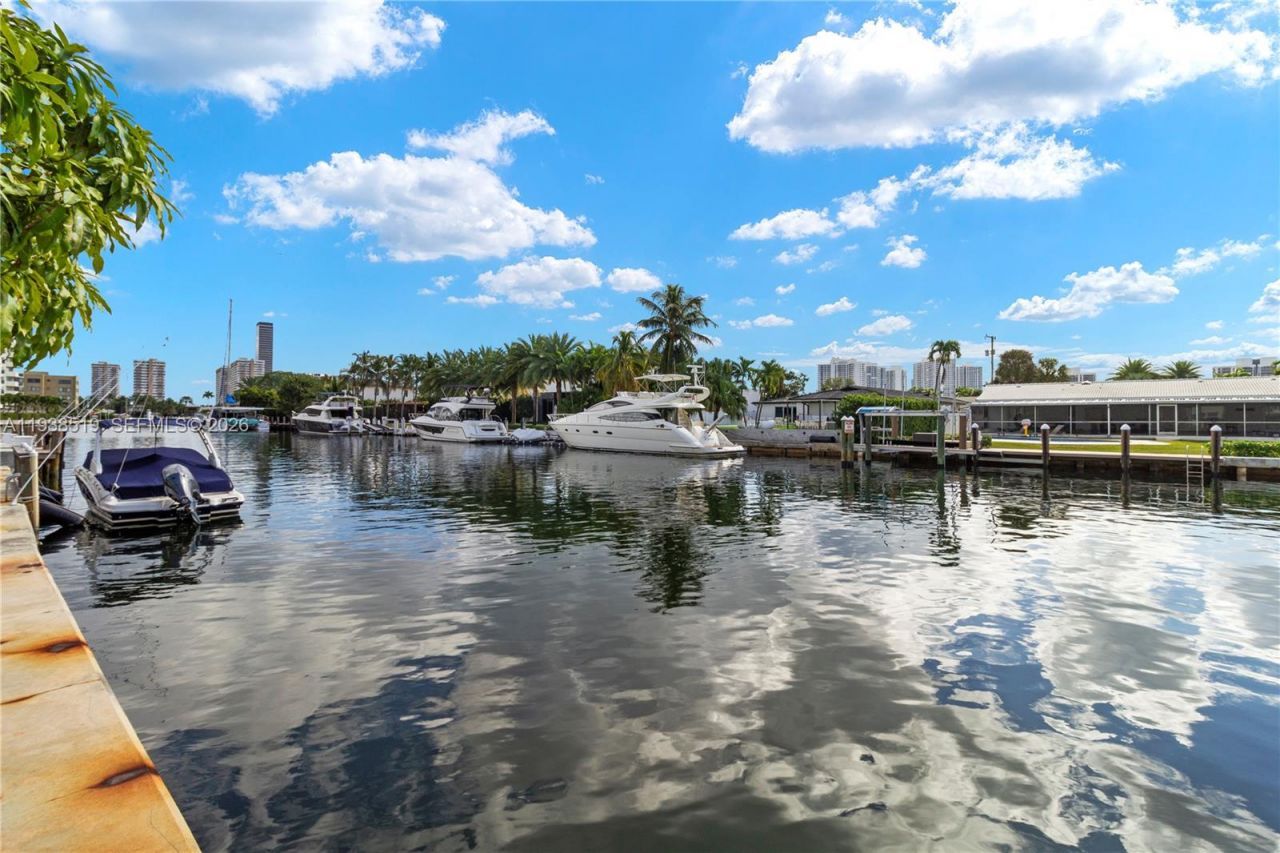 455 Paradise Isle Blvd, Unit 402, Hallandale Beach, FL 33009 Photo