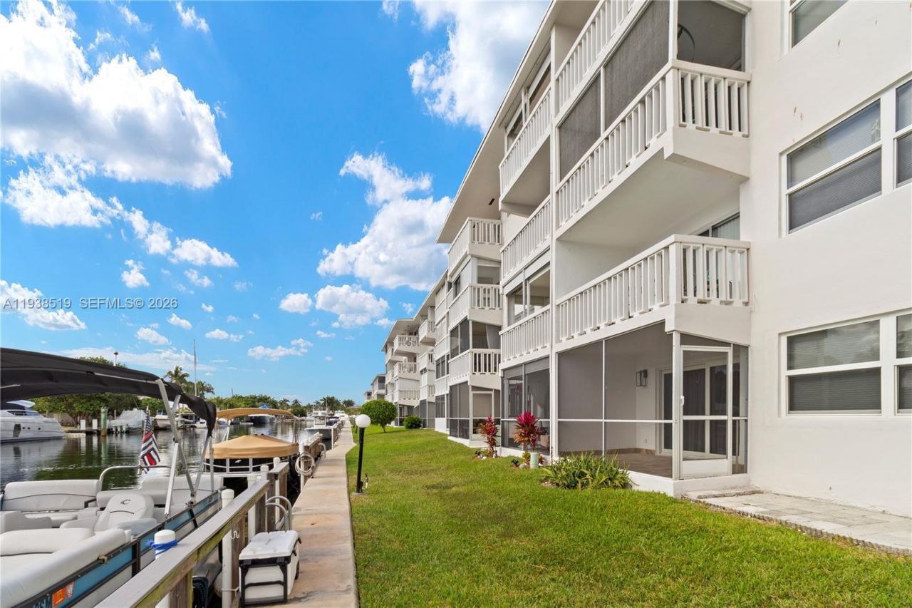 455 Paradise Isle Blvd, Unit 402, Hallandale Beach, FL 33009 Photo