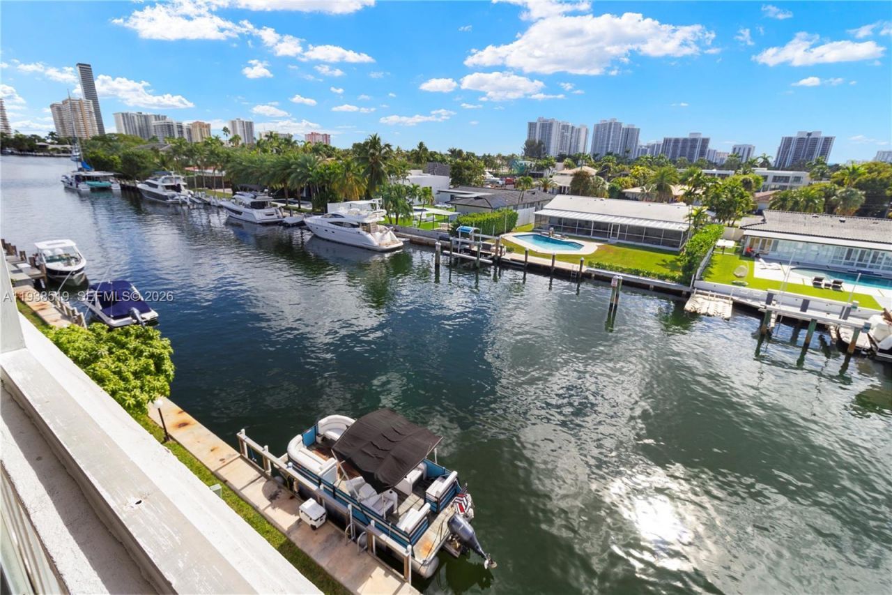 455 Paradise Isle Blvd, Unit 402, Hallandale Beach, FL 33009 Photo