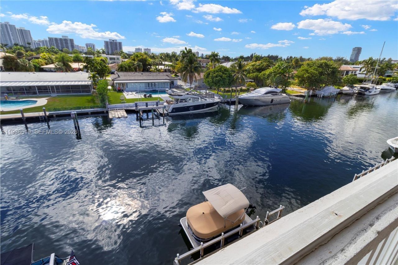 455 Paradise Isle Blvd, Unit 402, Hallandale Beach, FL 33009 Photo