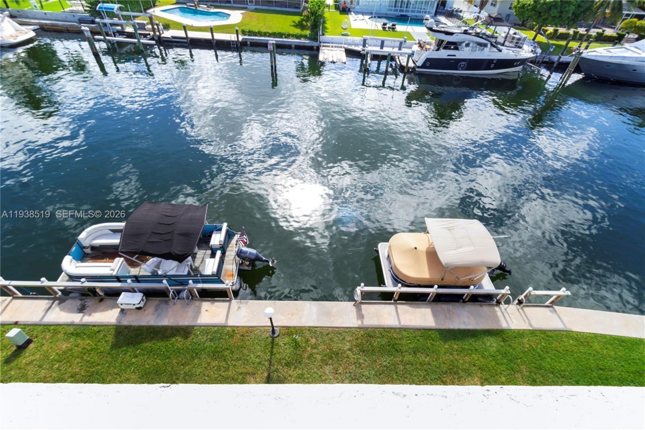 455 Paradise Isle Blvd, Unit 402, Hallandale Beach, FL 33009 Photo