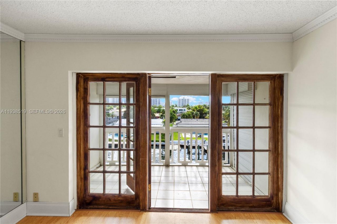 455 Paradise Isle Blvd, Unit 402, Hallandale Beach, FL 33009 Photo