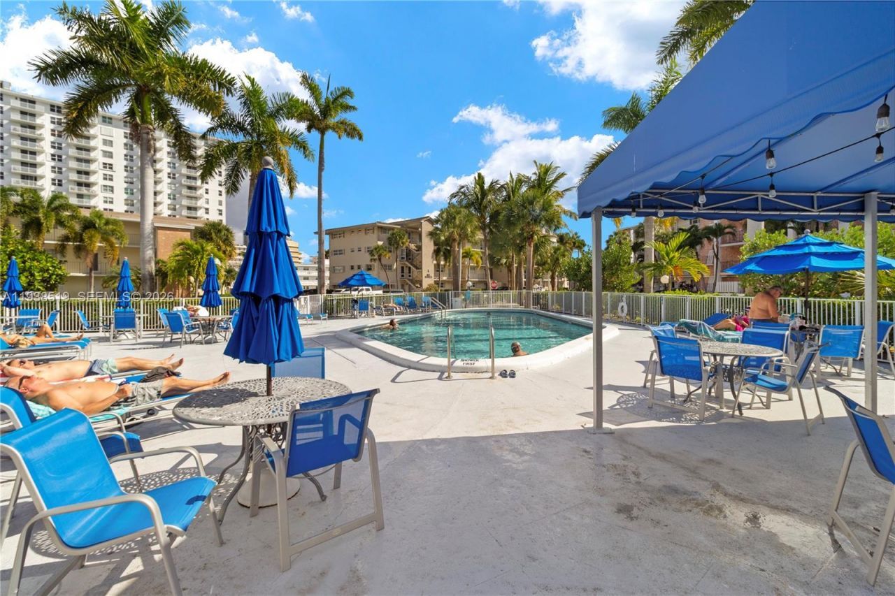 455 Paradise Isle Blvd, Unit 402, Hallandale Beach, FL 33009 Photo