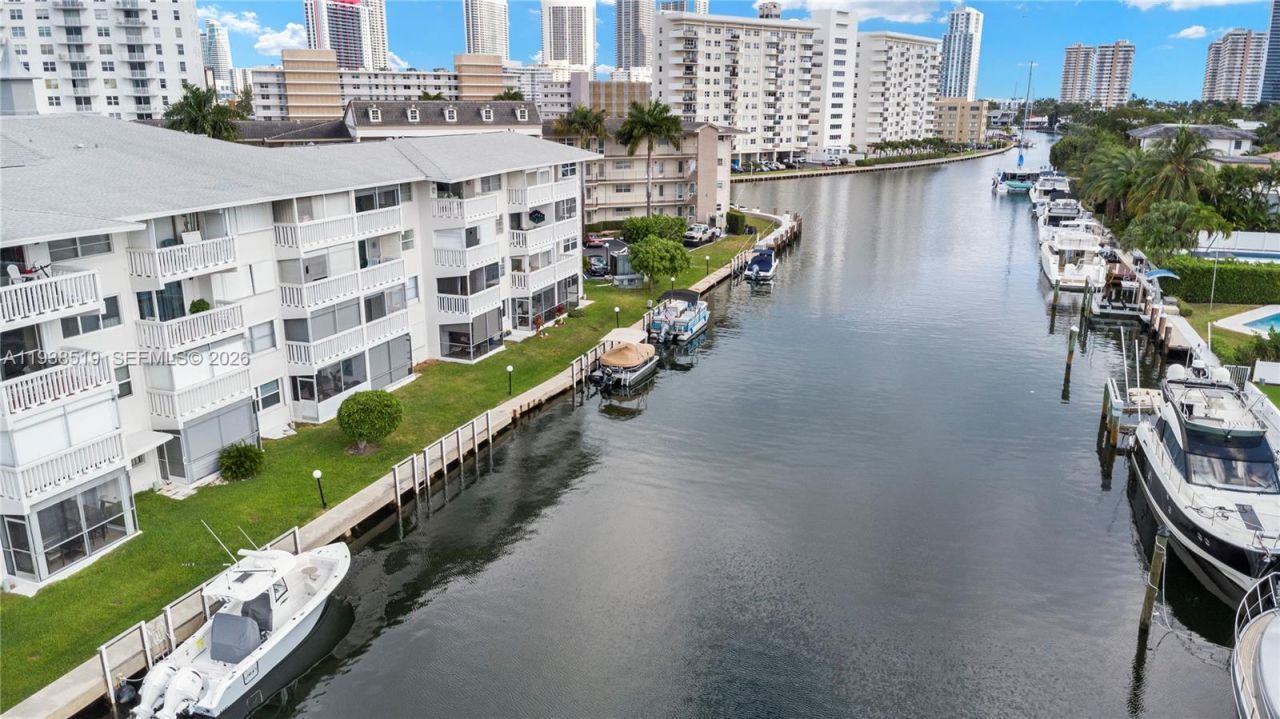 455 Paradise Isle Blvd, Unit 402, Hallandale Beach, FL 33009 Photo