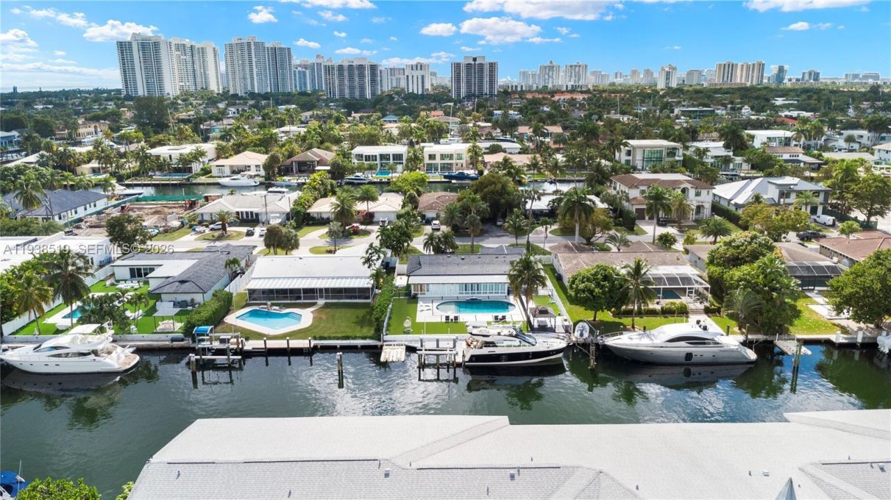 455 Paradise Isle Blvd, Unit 402, Hallandale Beach, FL 33009 Photo