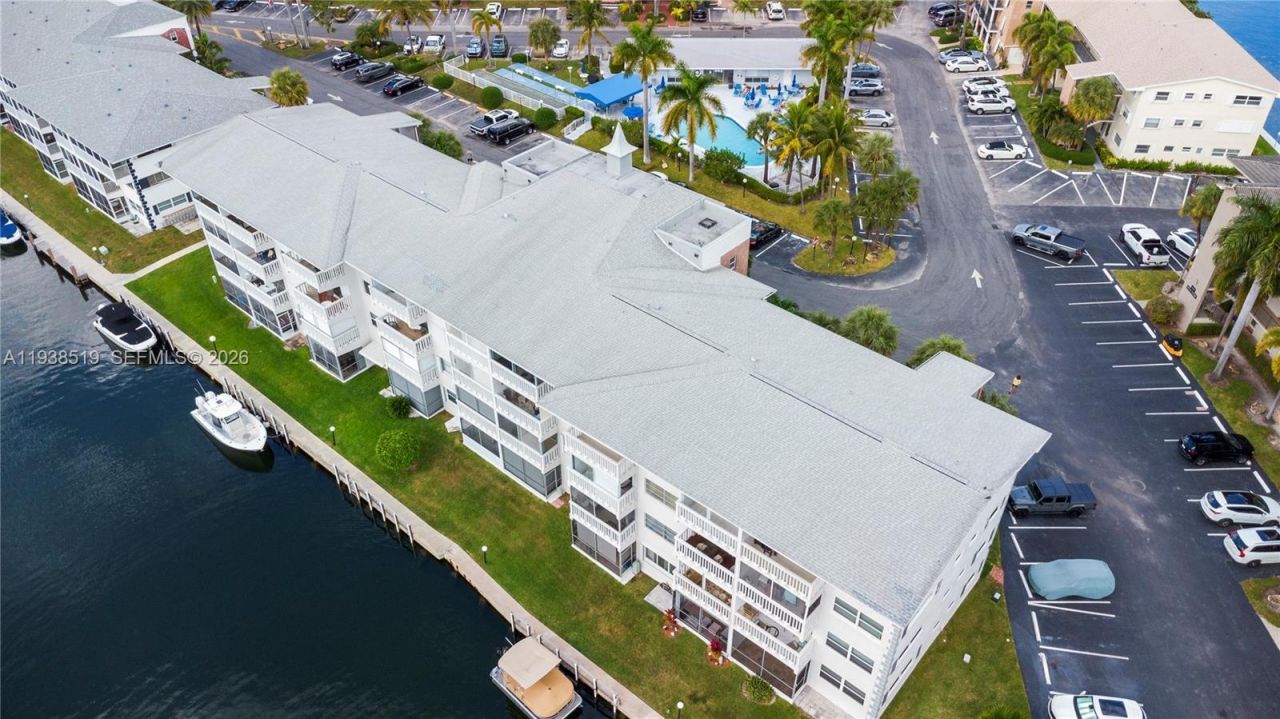 455 Paradise Isle Blvd, Unit 402, Hallandale Beach, FL 33009 Photo