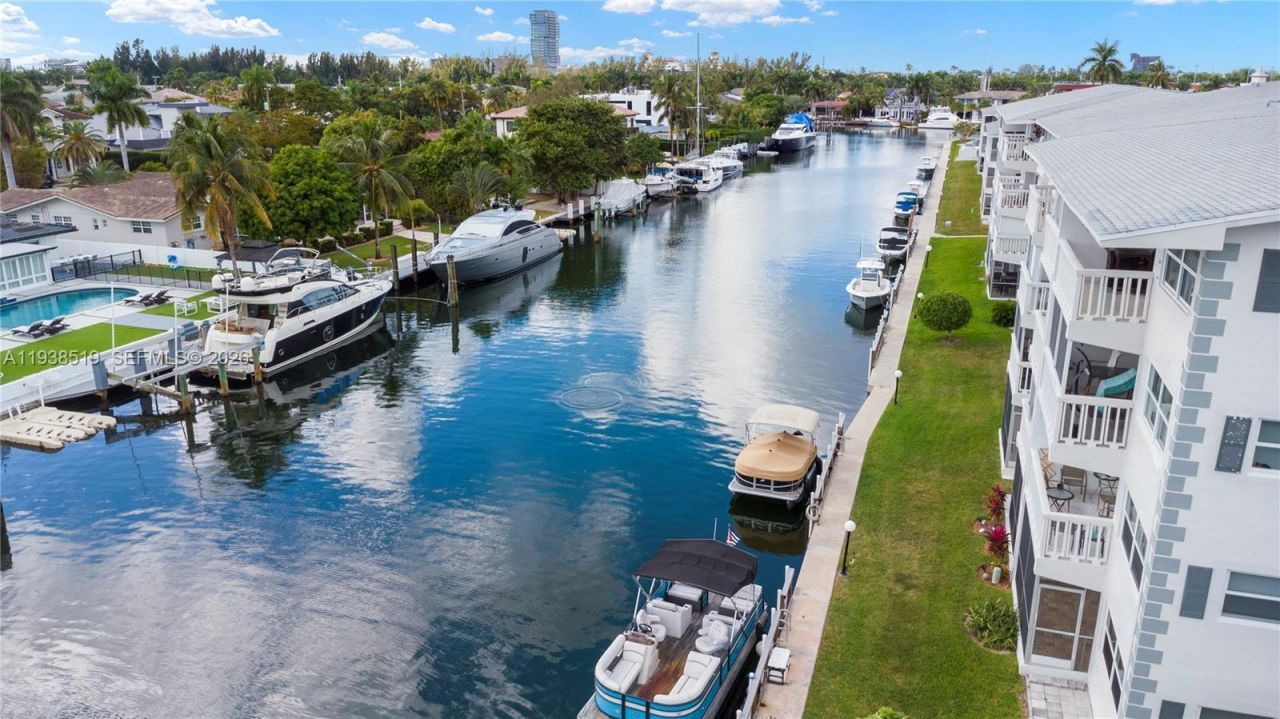 455 Paradise Isle Blvd, Unit 402, Hallandale Beach, FL 33009 Photo