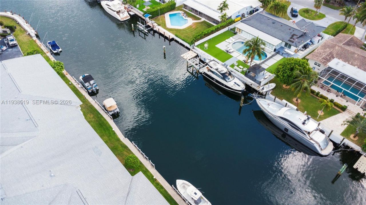 455 Paradise Isle Blvd, Unit 402, Hallandale Beach, FL 33009 Photo