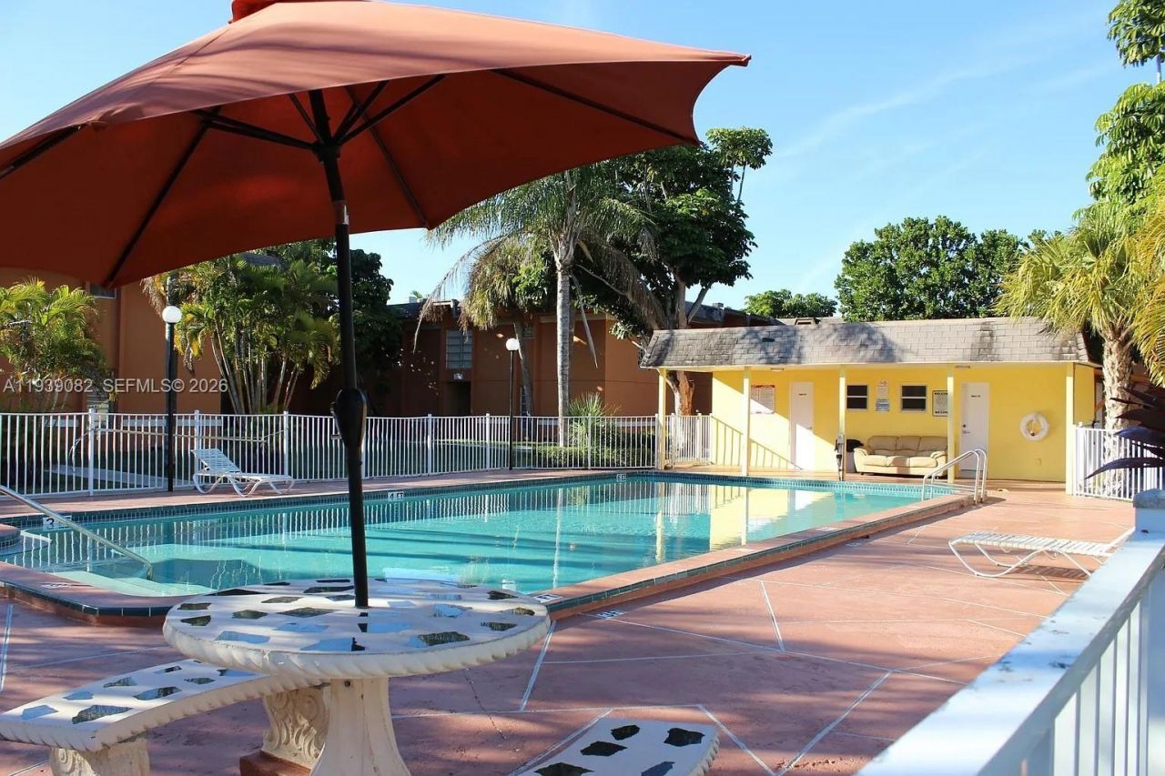 9441 SW 76th St, Unit V33, Miami, FL 33173 Photo