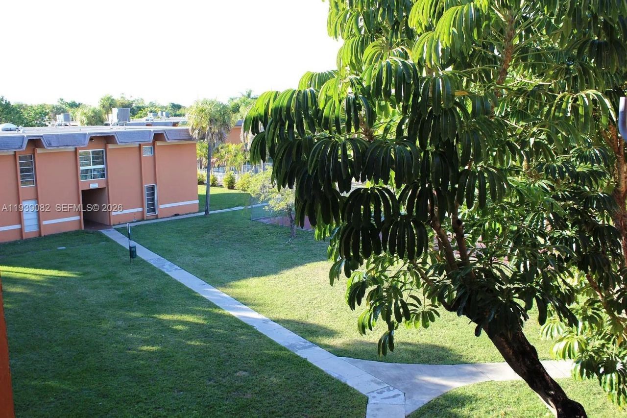 9441 SW 76th St, Unit V33, Miami, FL 33173 Photo