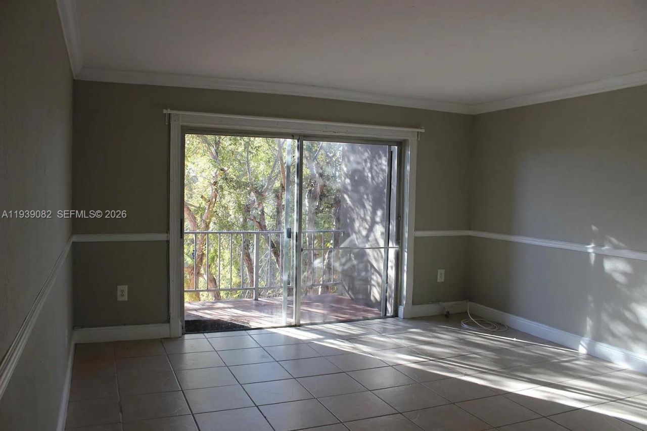 9441 SW 76th St, Unit V33, Miami, FL 33173 Photo