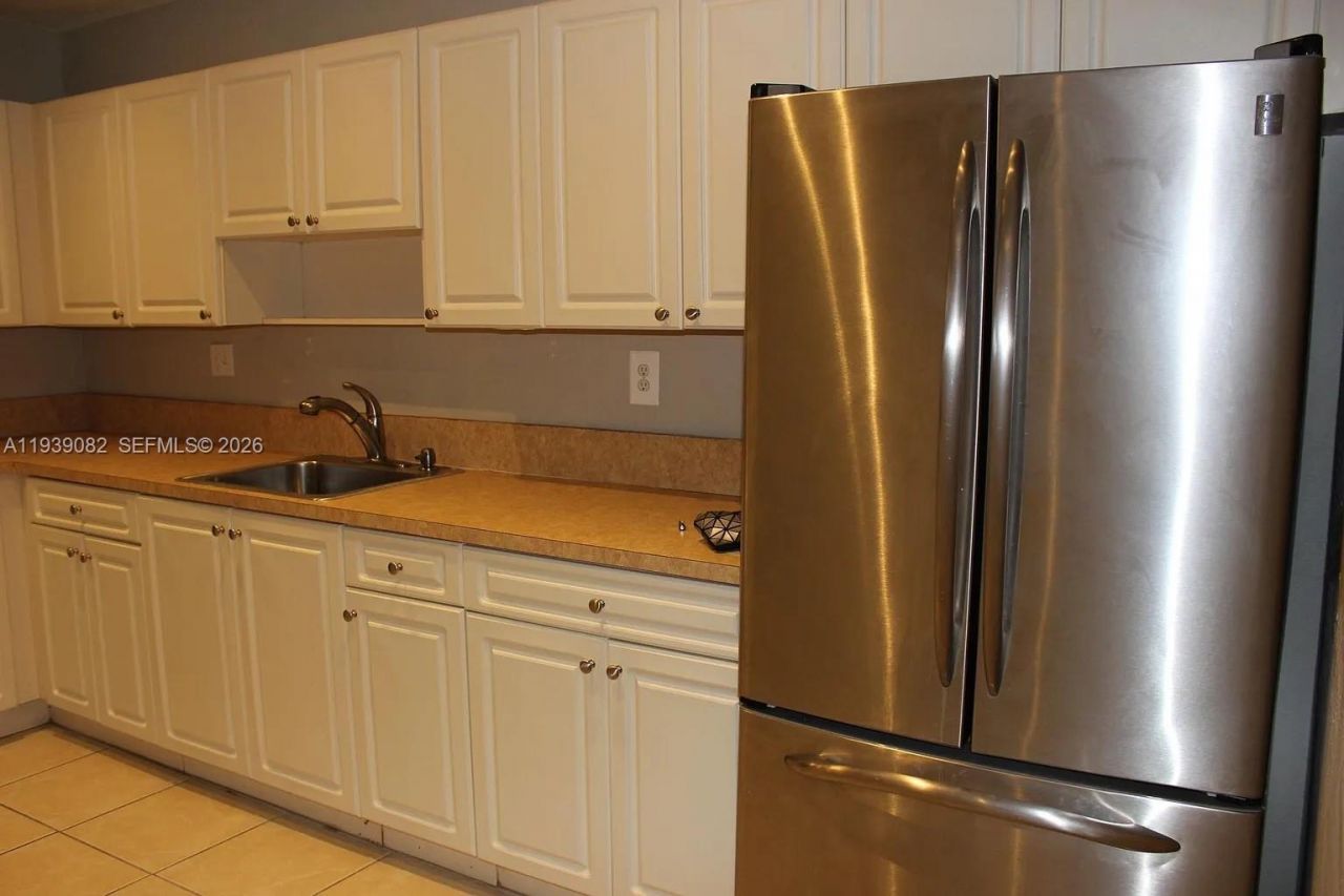 9441 SW 76th St, Unit V33, Miami, FL 33173 Photo