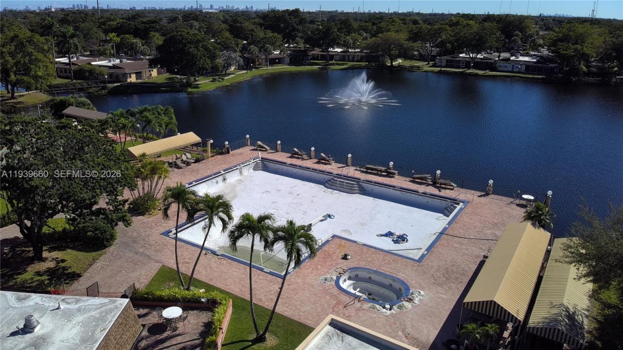 200 Ashbury Rd, Unit 203, Hollywood, FL 33024 Photo