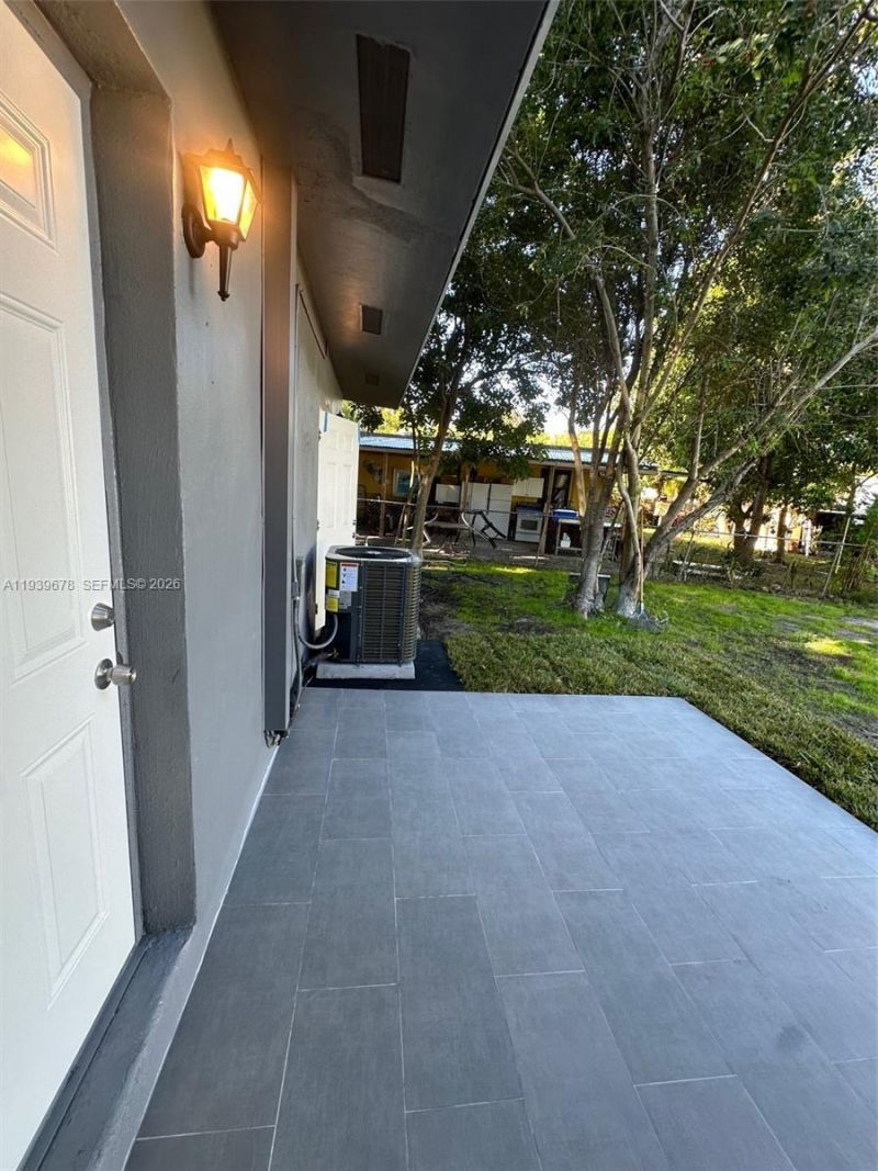 1521 NE 43rd Ct, Pompano Beach, FL 33064 Photo