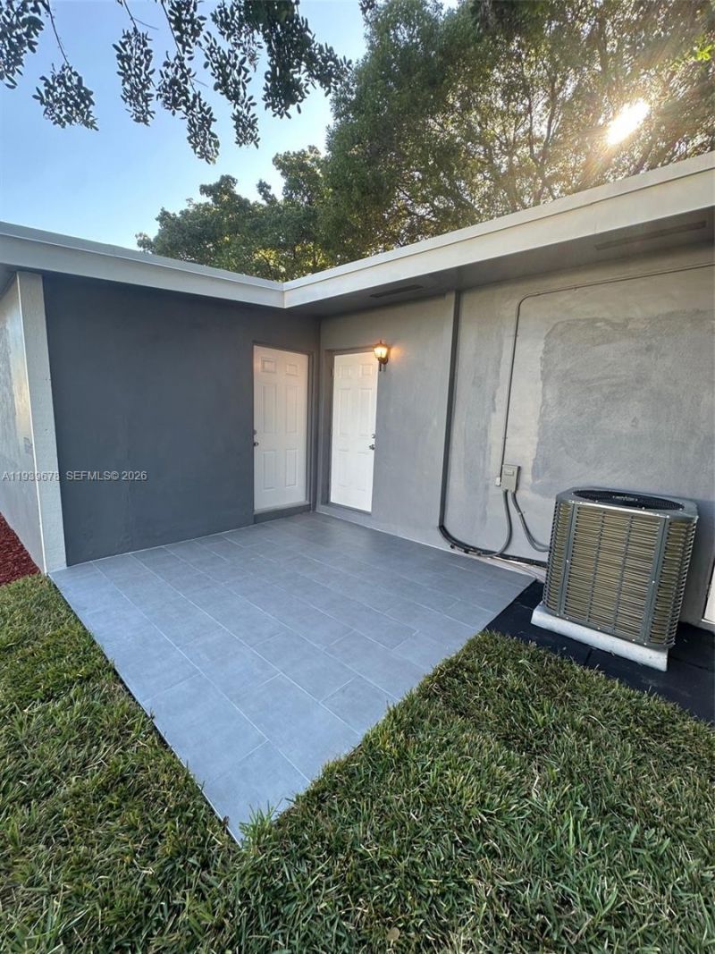 1521 NE 43rd Ct, Pompano Beach, FL 33064 Photo