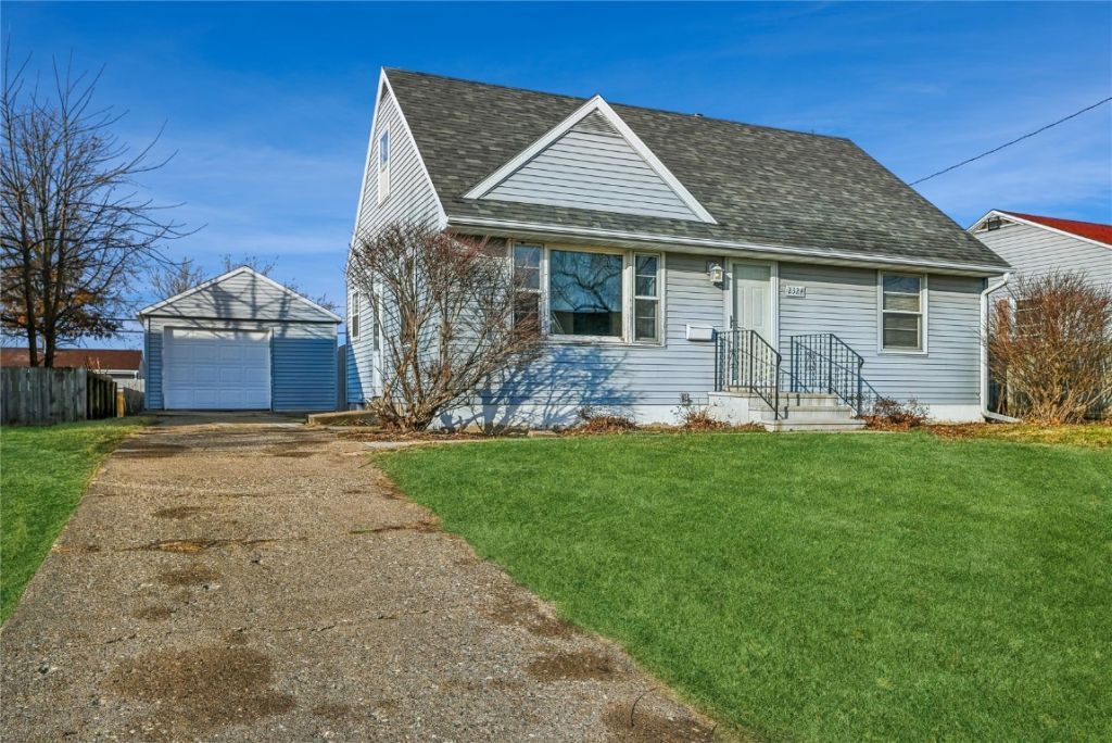 2324 Deborah Drive Sw, Cedar Rapids, IA 52404 Main Photo