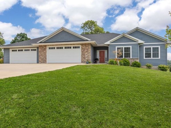 1062 Oak View Court, Tipton, IA 52772
