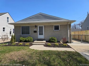 28004 Hughes Street, St. Clair Shores, MI 48081