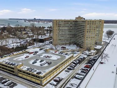 8900 E Jefferson Avenue, Detroit, MI 48214