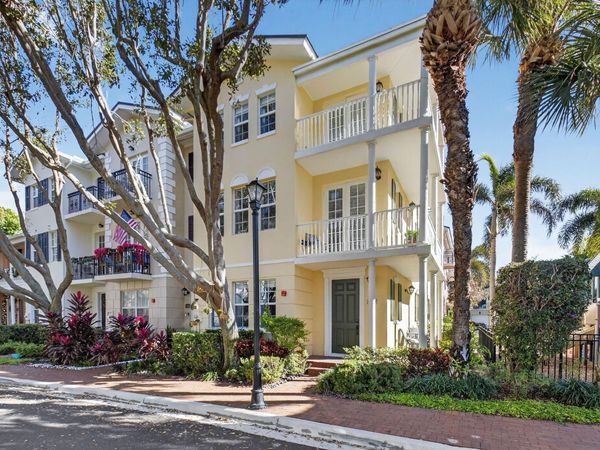 1037 W Heritage Club Circle, Delray Beach, FL 33483