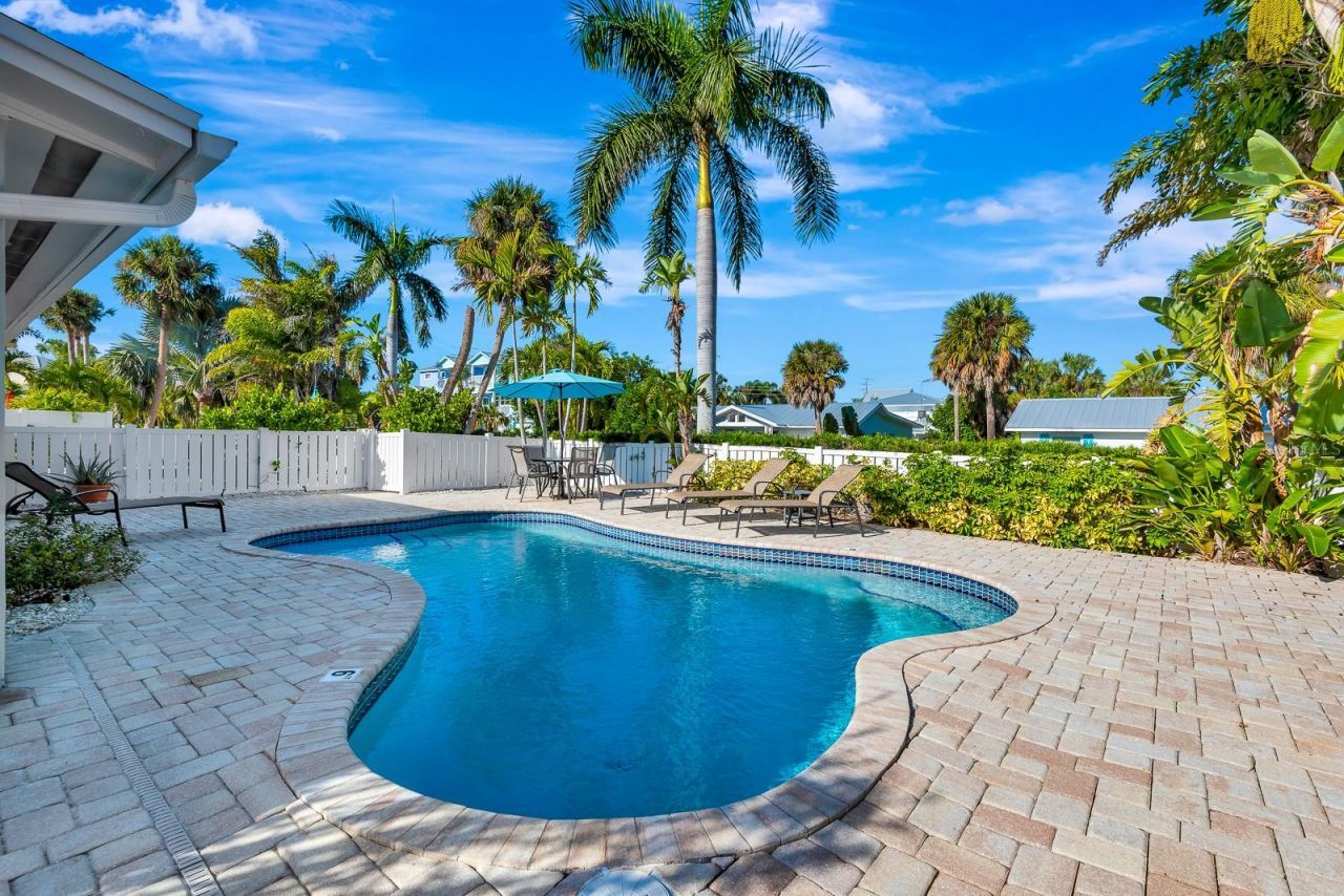 207 75th Street, Unit B, Bradenton Beach, FL 34217 Photo