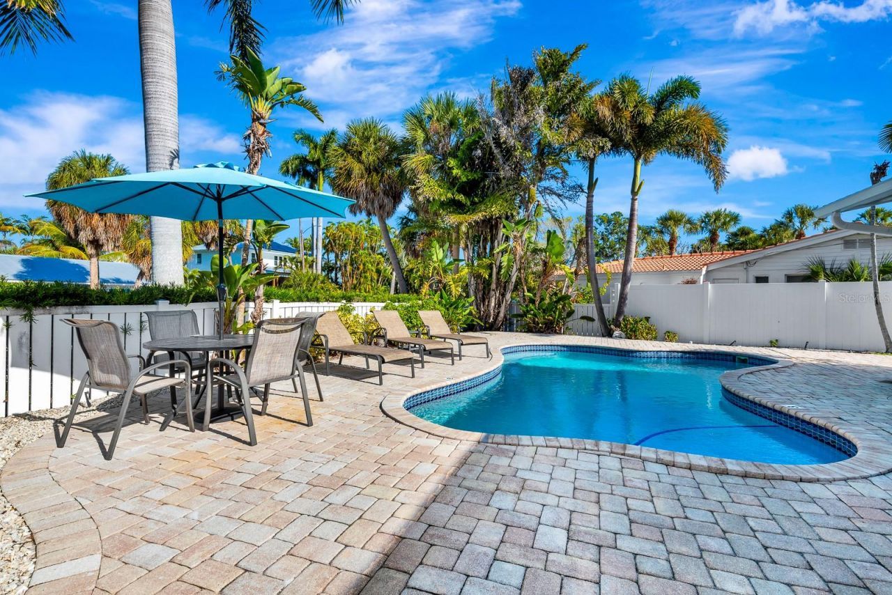 207 75th Street, Unit B, Bradenton Beach, FL 34217 Photo