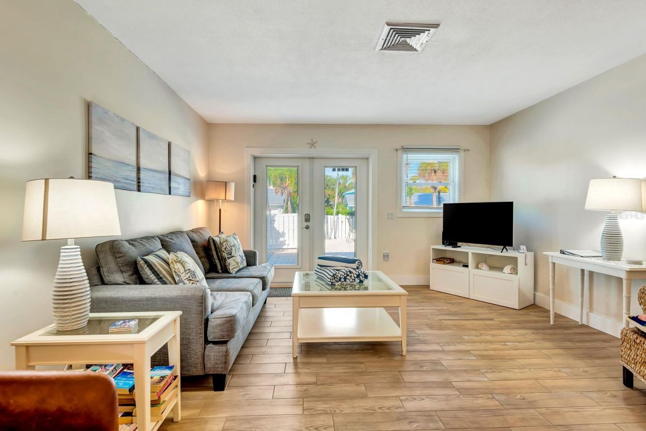 207 75th Street, Unit B, Bradenton Beach, FL 34217 Photo