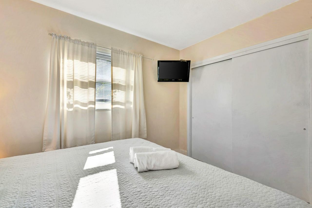 207 75th Street, Unit B, Bradenton Beach, FL 34217 Photo