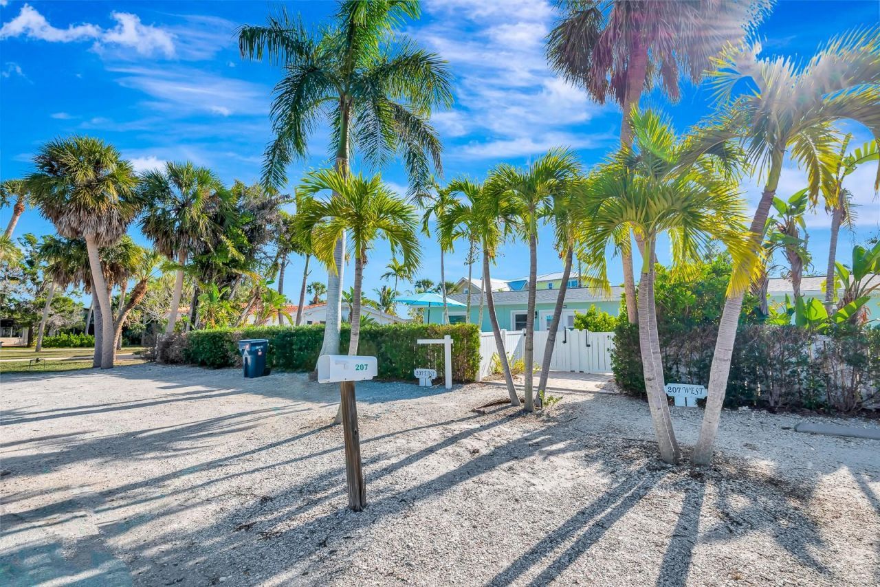 207 75th Street, Unit B, Bradenton Beach, FL 34217 Photo