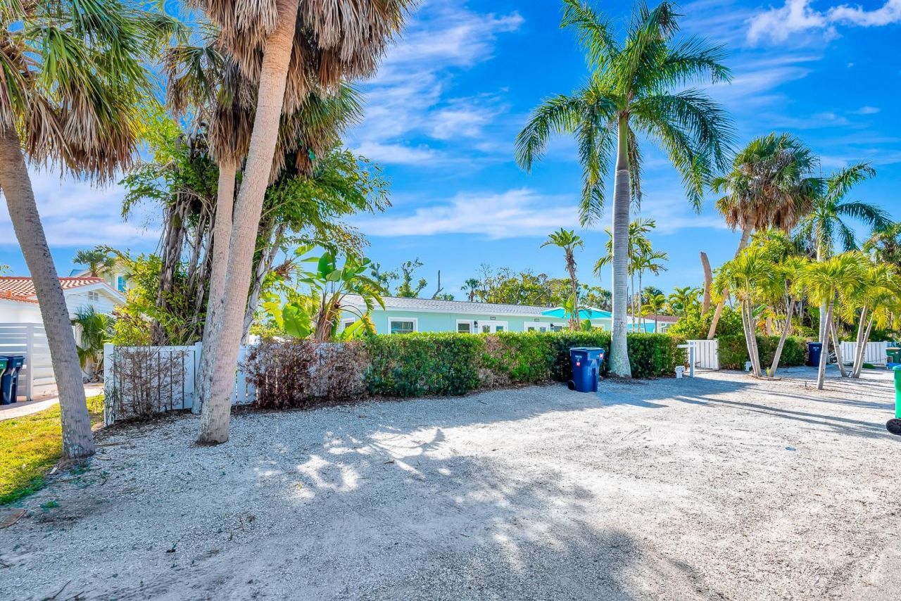 207 75th Street, Unit B, Bradenton Beach, FL 34217 Photo