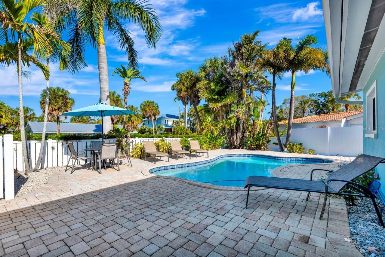 207 75th Street, Unit B, Bradenton Beach, FL 34217 Photo