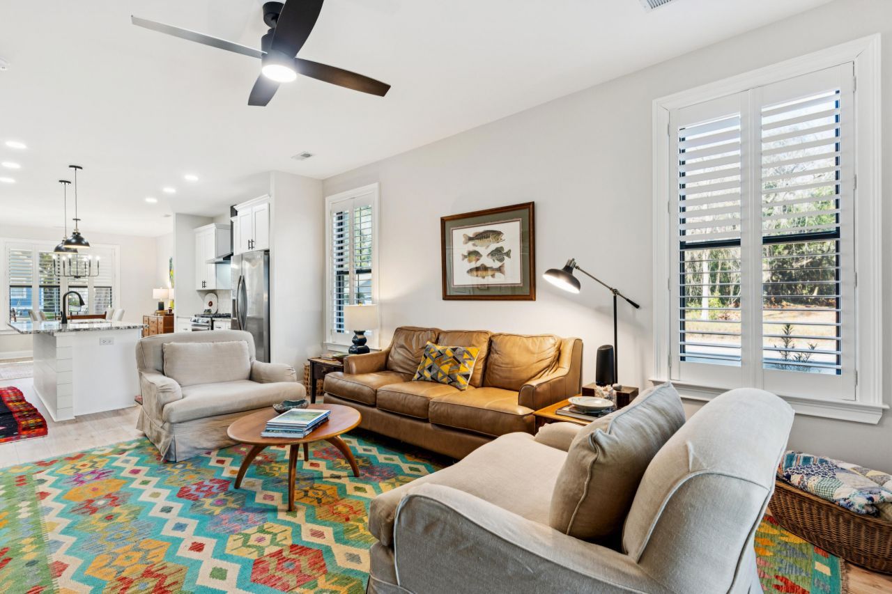 101 Classic Street Photo 10