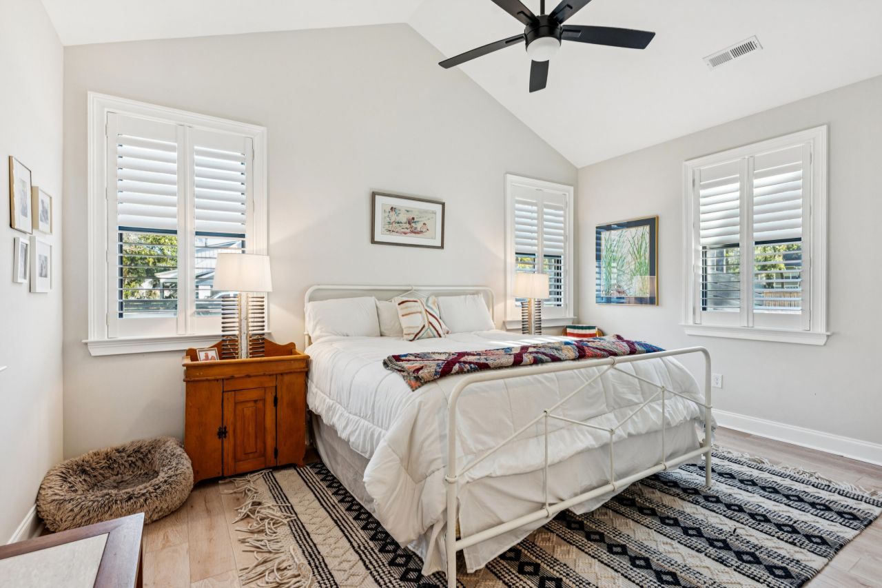 101 Classic Street Photo 12