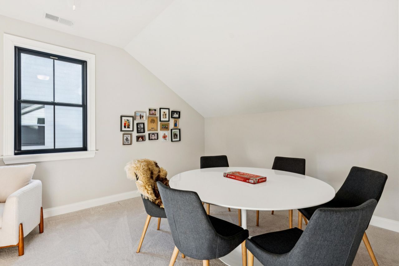 101 Classic Street Photo 16