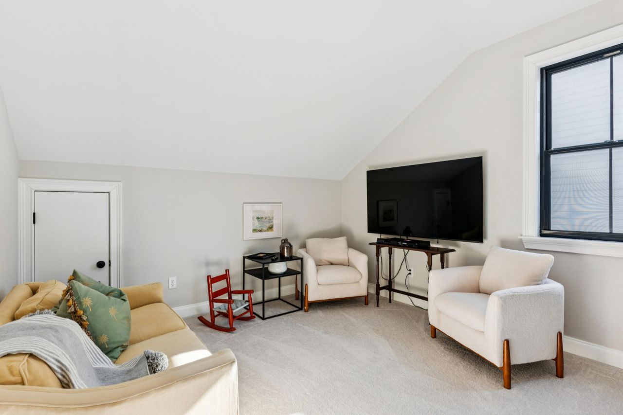 101 Classic Street Photo 17