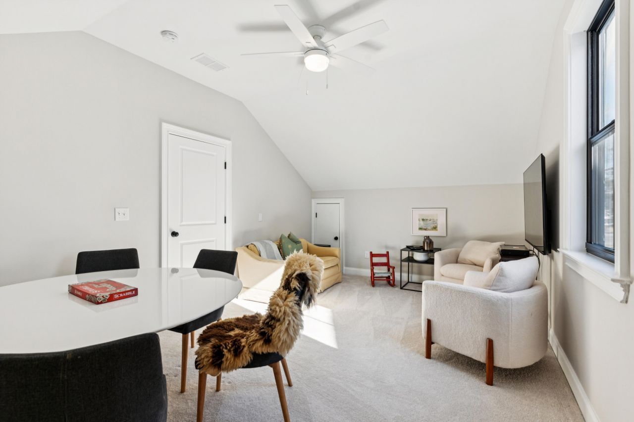 101 Classic Street Photo 18