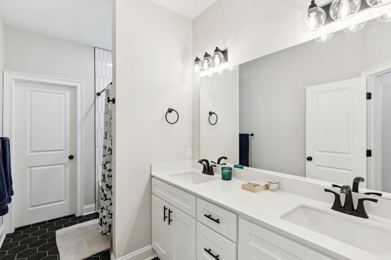 101 Classic Street Photo 19