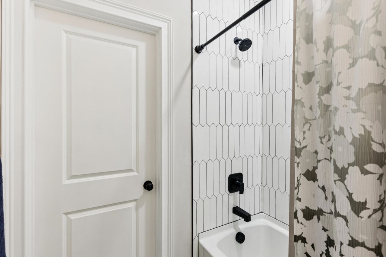 101 Classic Street Photo 20