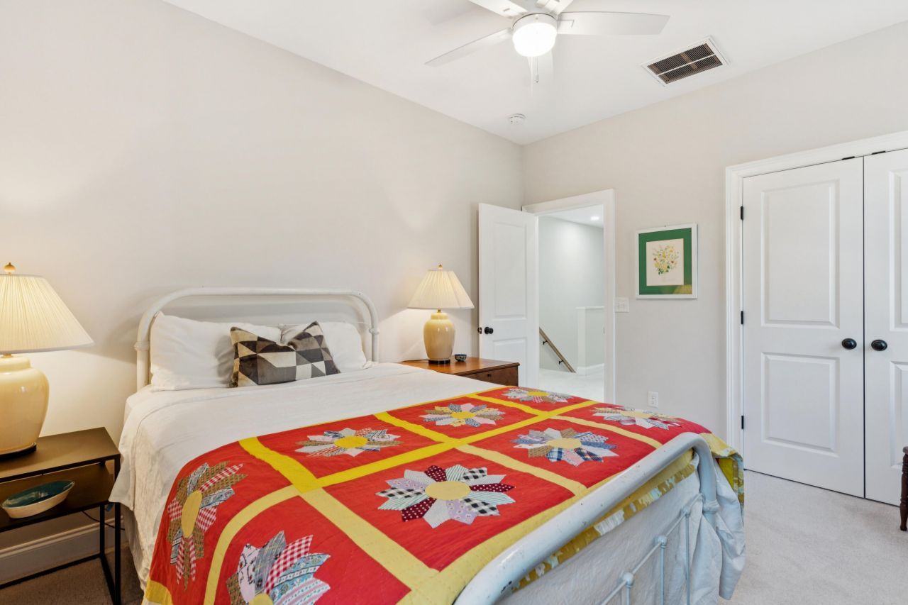 101 Classic Street Photo 21