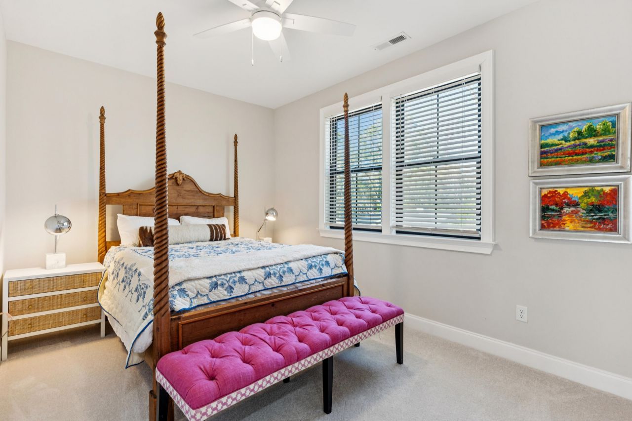 101 Classic Street Photo 22