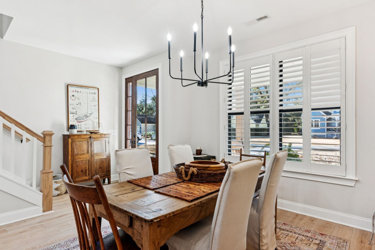 101 Classic Street Photo 6