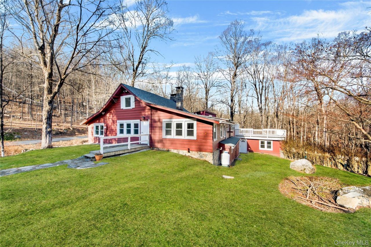690 Gipsy Trail Road, Carmel, NY 10512 Main Photo