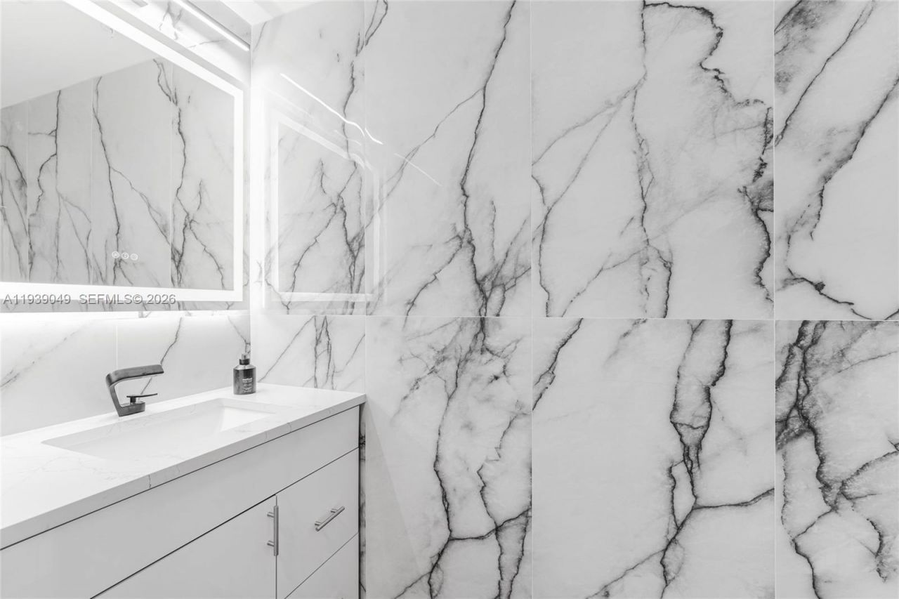 31 SE 5th St, Unit 3918, Miami, FL 33131 Photo