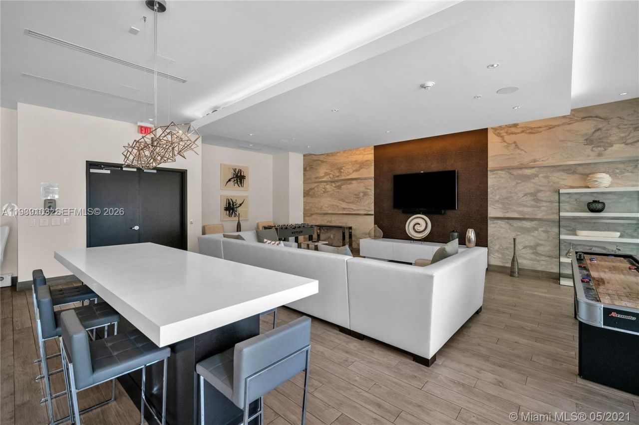 999 SW 1st Ave , Unit 2703, Miami, FL 33130 Photo