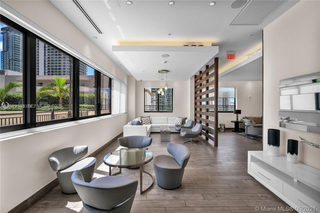 999 SW 1st Ave , Unit 2703, Miami, FL 33130 Photo