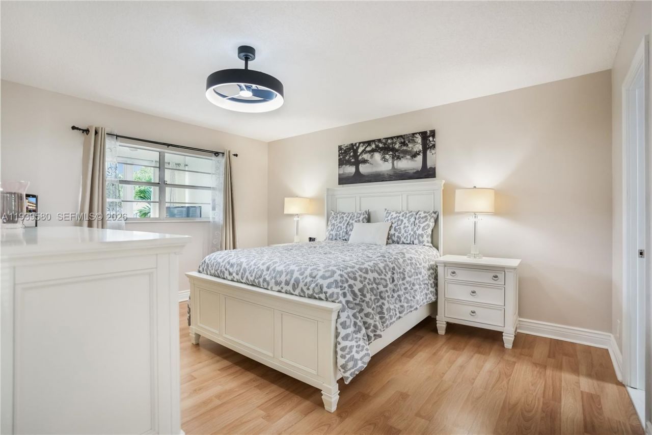 4801 NW 34th St, Unit 406, Lauderdale Lakes, FL 33319 Photo